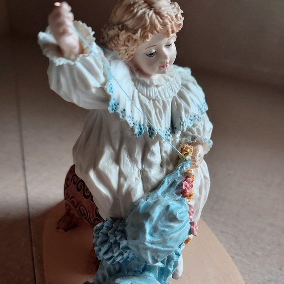 Vintage 1987 Maud Humphrey ''The Seamstress" Limited Edition Figurine H1309 - Picture 7 of 12
